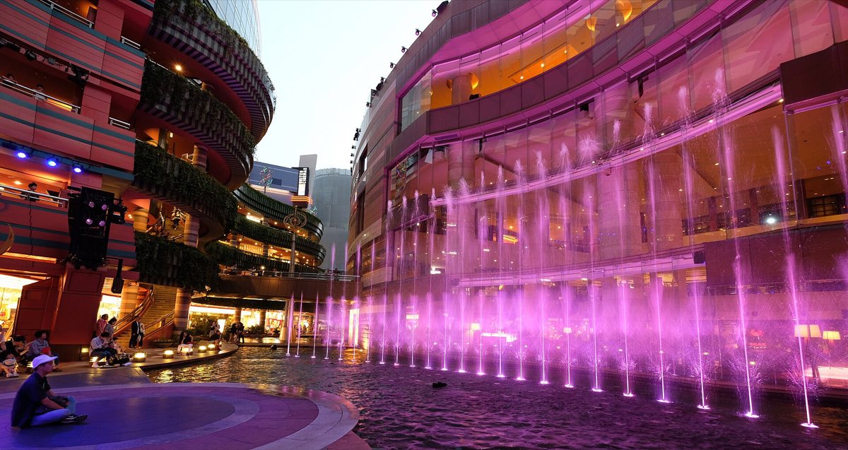 The dancing fountains in the canal at Canal City Hakata